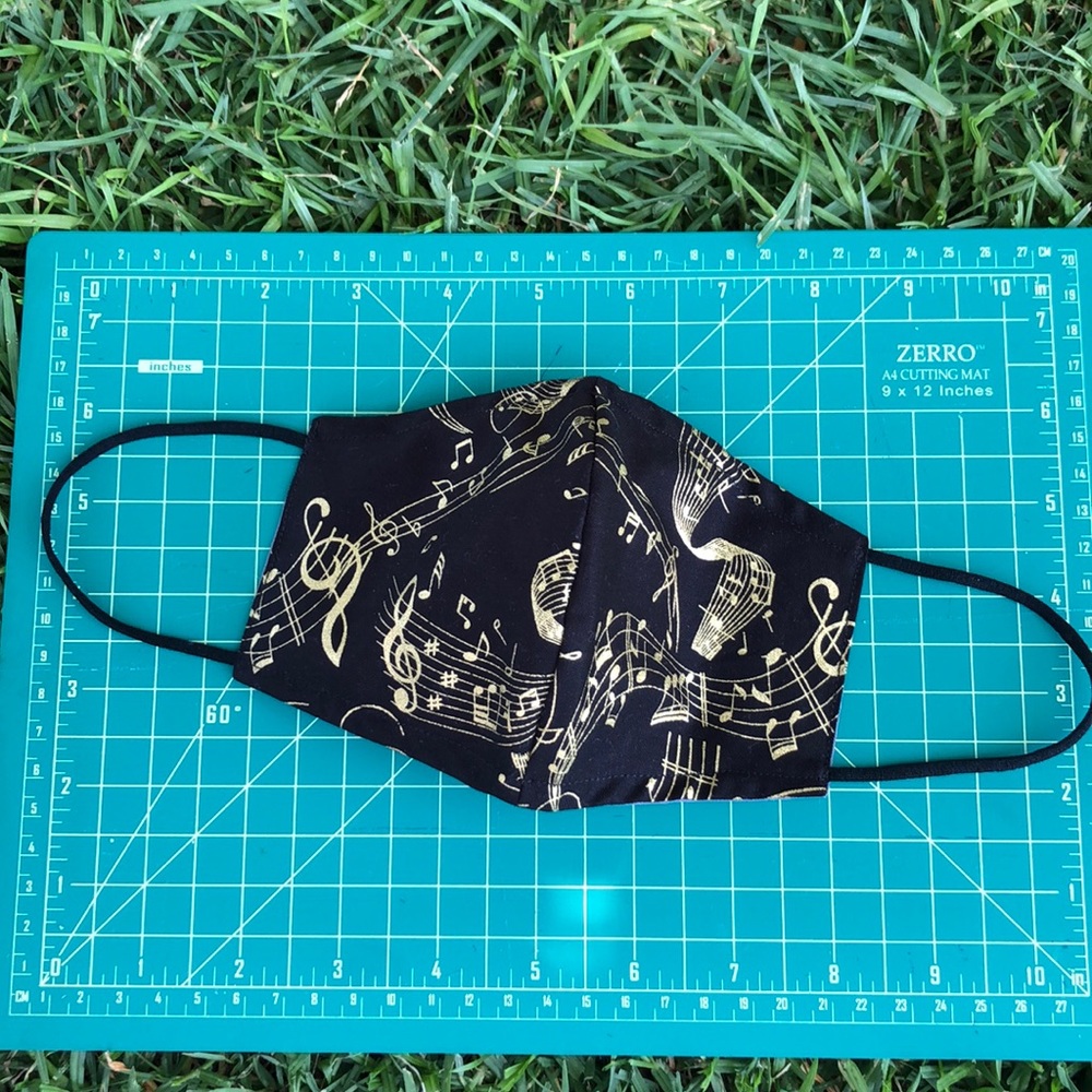 Face Mask Reversible w/ Nose Wire Musical Notes